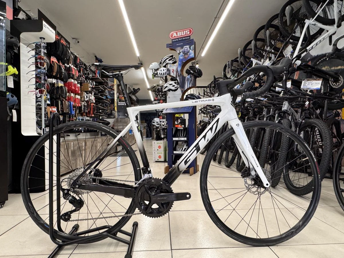 Bicicleta de Ruta GW Letras+D Carbon Blanca/Negro 105 12V - Imagen 2