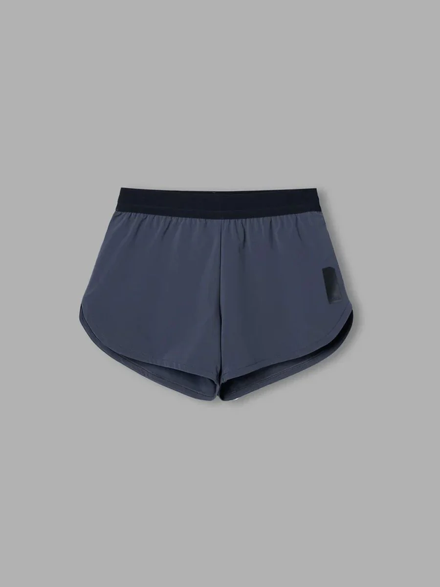 Pantaloneta Running Mujer Givelo BYND 3" Gris Oscuro - Imagen 2