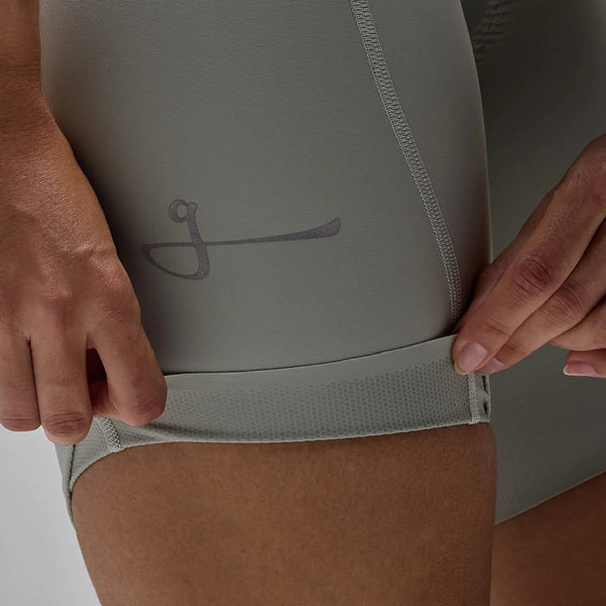 Pantaloneta Ciclismo C/T Mujer Givelo G90 Ultra BIB Grey - Imagen 8