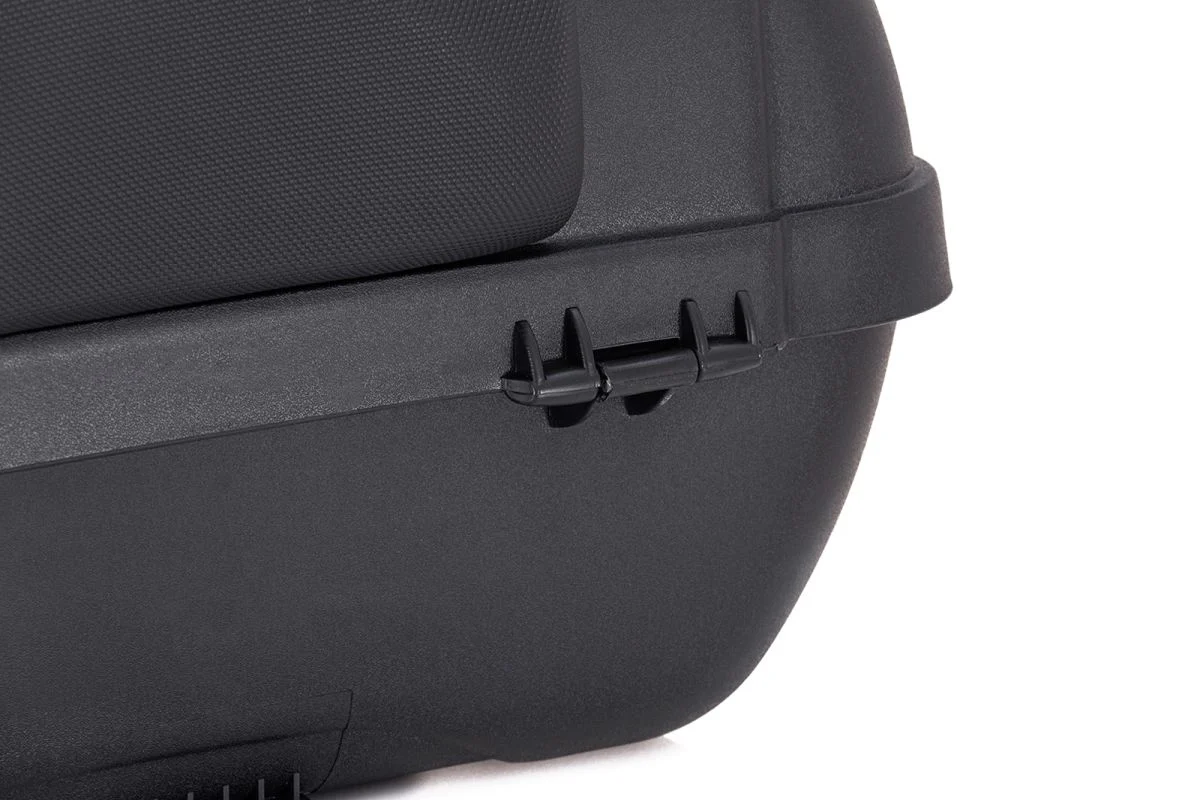 Maletero Mastech Crosser Case Negro Humo para Moto/Dos Casco - Imagen 6